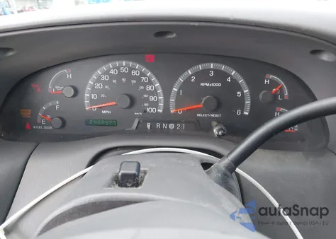 2002 Ford F-150 Xl/Xlt z USA, uszkodzony, nr VIN 1FTRX17282NA09406